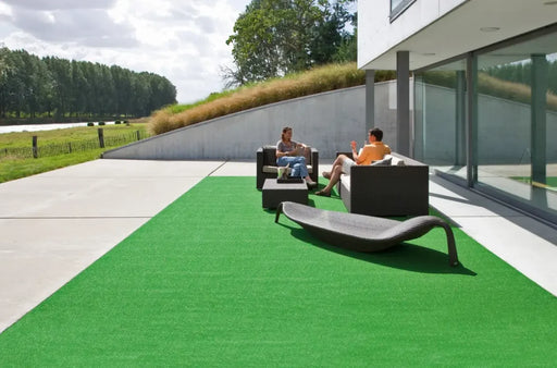 gazon artificial 7 mm montat pe terasa gazon sintetic verde pentru curte si spatii exterioare