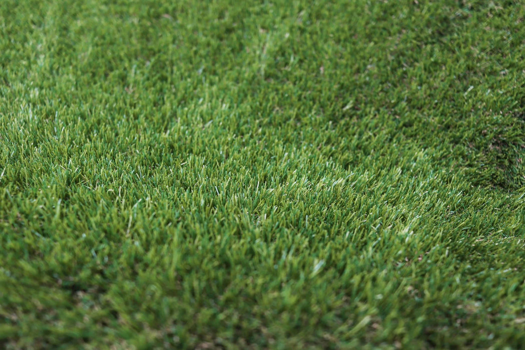 colt gazon artificial 38 mm ideal pentru amenajare gradina terasa sau balcon