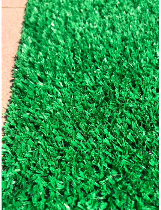 detaliu fibra gazon artificial verde 10 mm pentru decor exterior