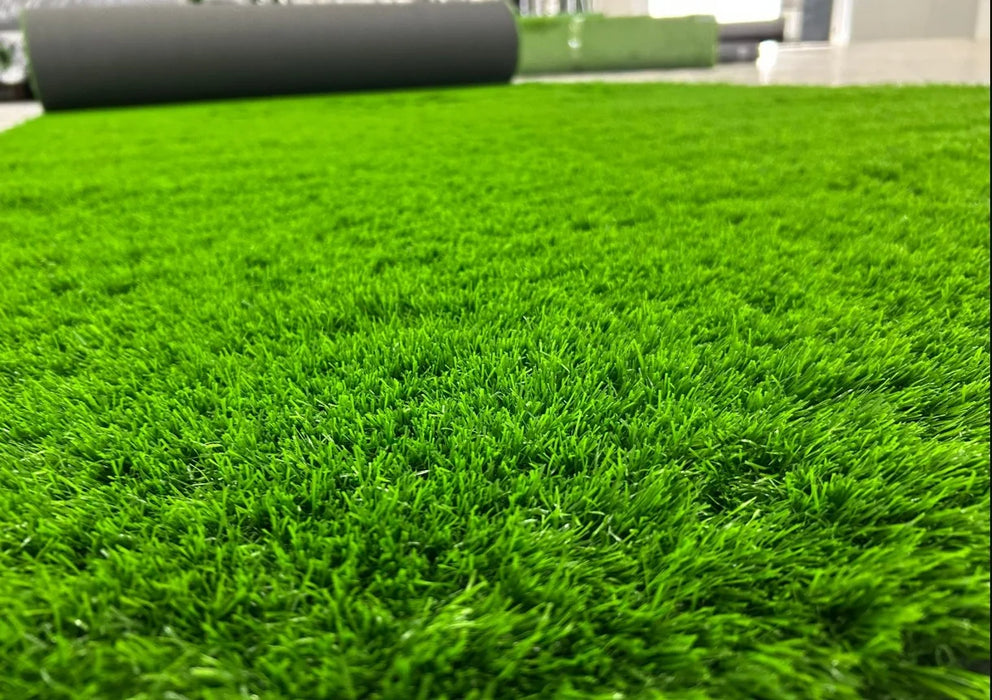 Iarba artificiala verde 40 mm textura deasa gazon artificial pentru curte si gradina