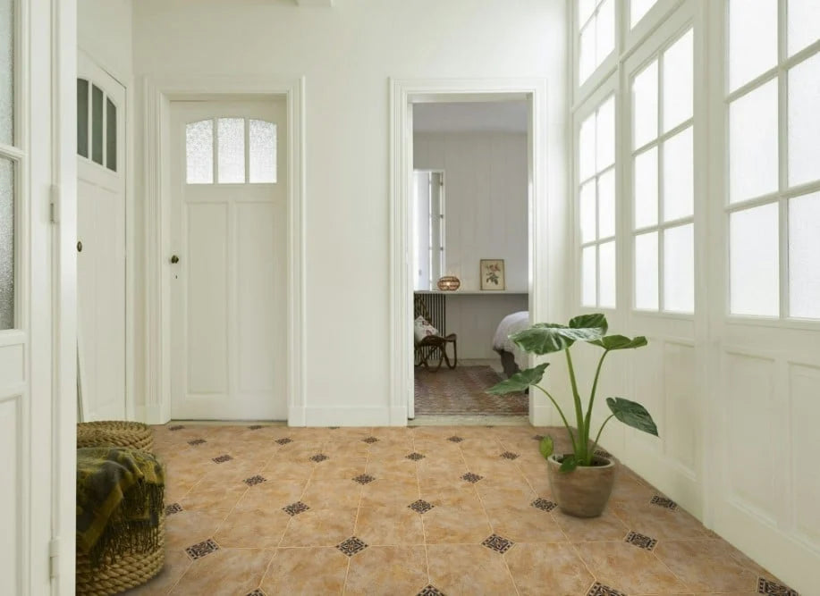 Linoleum bej pentru living, efect lemn natural, pardoseala luminoasa si eleganta