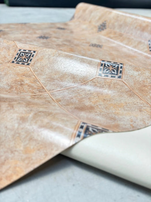 Linoleum bej pardoseala durabila si rezistenta, potrivita pentru orice incapere