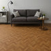 Linoleum maro model herringbone pentru living, efect parchet clasic si rezistent