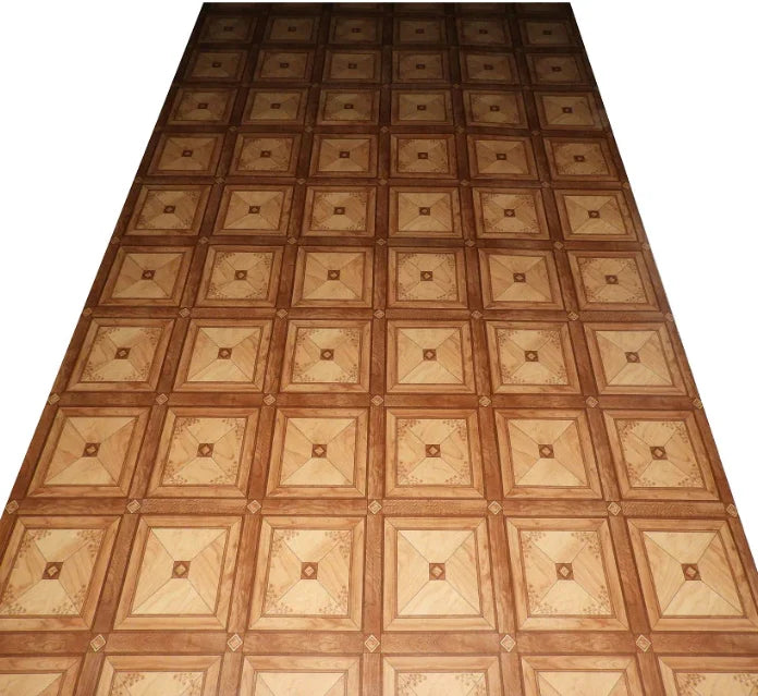 Detaliu linoleum PVC maro cu textura lemn si model clasic elegant