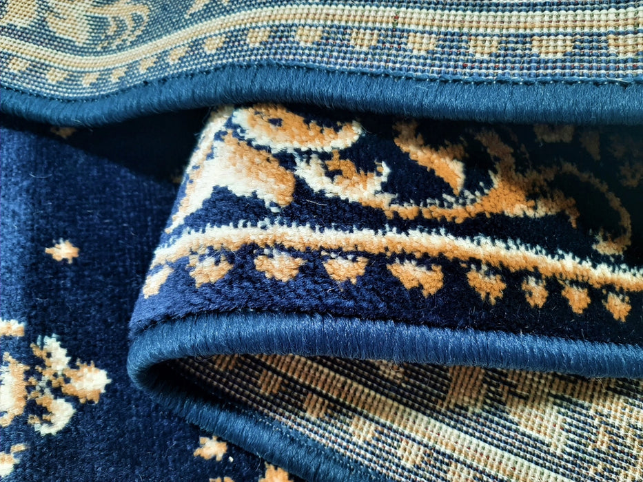 Margine festonata traversa biserica albastra cu finisaj cusut