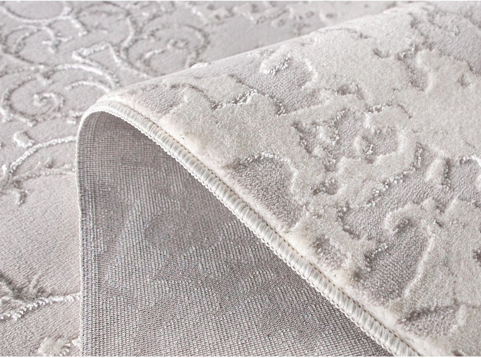 Margine finisata la covor modern alb, stabil si usor de asezat pe podea