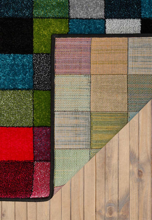 Spatele covorului geometric multicolor cu finisaje de calitate si structura rezistenta pentru utilizare indelungata.