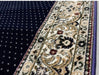 Traversa bleumarin inchis cu model clasic si margini decorative elegante