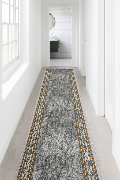 Traversa bucatarie gri cu model modern, covor lung rezistent si usor de intretinut