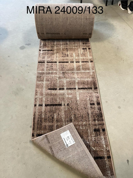 Traversa covor bej maro moderna pentru hol lung cu model geometric