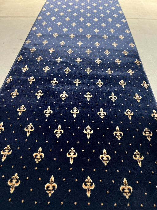 Traversa covor bisericeasca albastra cu model crini aurii pe toata lungimea