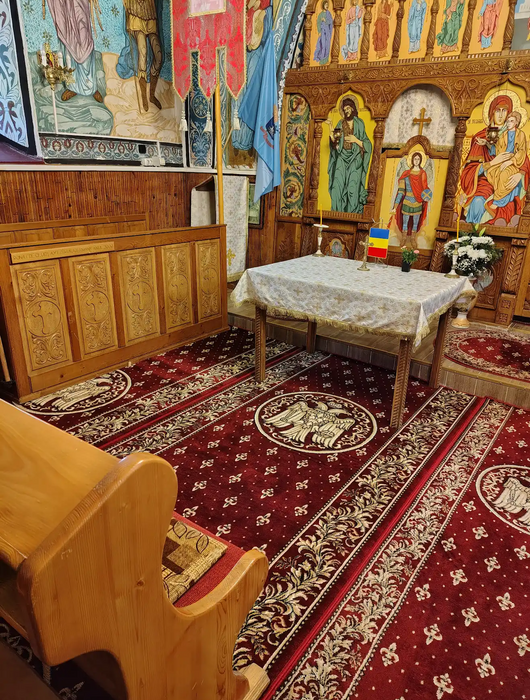 Traversa covor grena pentru altar cu model religios si vultur bicefal ortodox