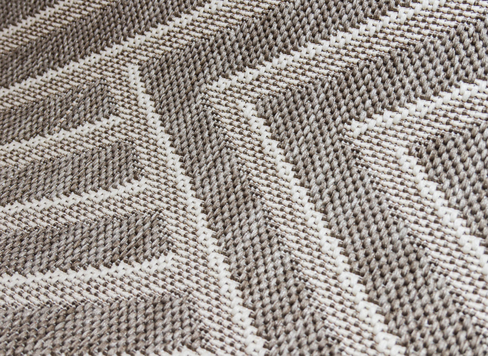 Detaliu traversa covor bucatarie antiderapanta crem bej cu design geometric