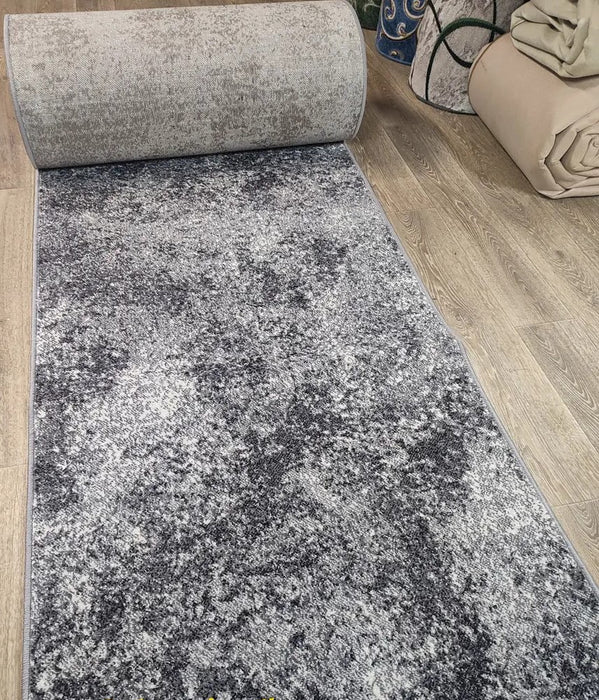 Traversa covor gri modern pentru hol lung cu model abstract