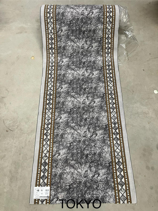 Traversa covor gri pentru hol lung, model modern elegant, rezistenta cu suport pasla