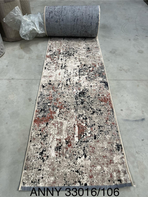 Traversa crem cu accente gri si caramiziu stil modern pentru interior elegant