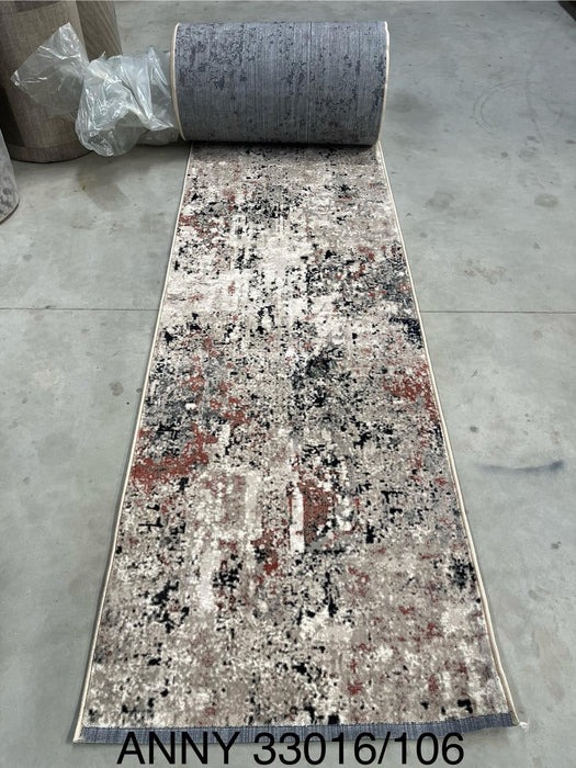 Traversa crem cu accente gri si caramiziu stil modern pentru interior elegant