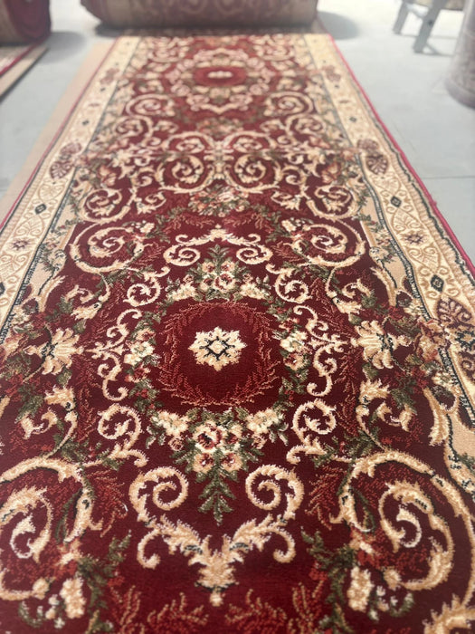 Traversa hol lunga grena cu design decorativ si bordura eleganta