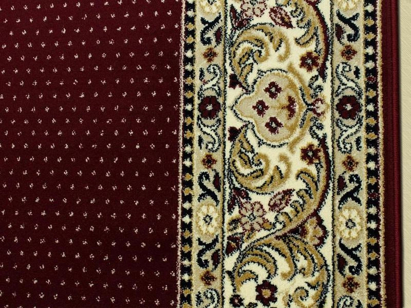 Traversa rosu inchis cu model punctat si bordura traditionala eleganta