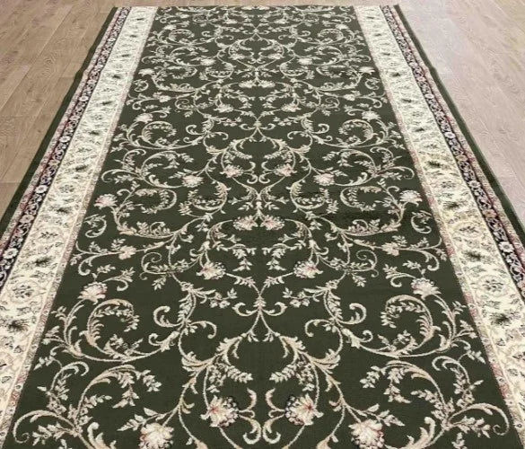 Detaliu model floral traversa clasica verde cu design elegant pentru hol