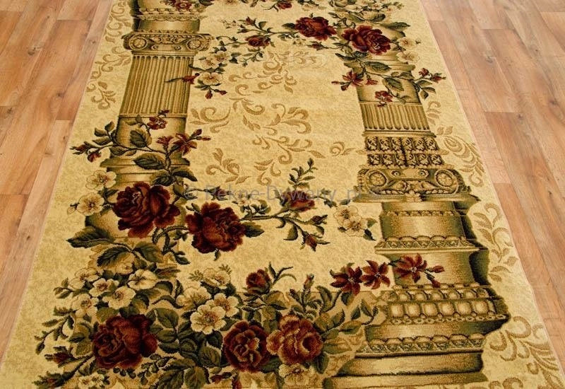 Covor clasic floral bej crem cu design elegant si motive florale