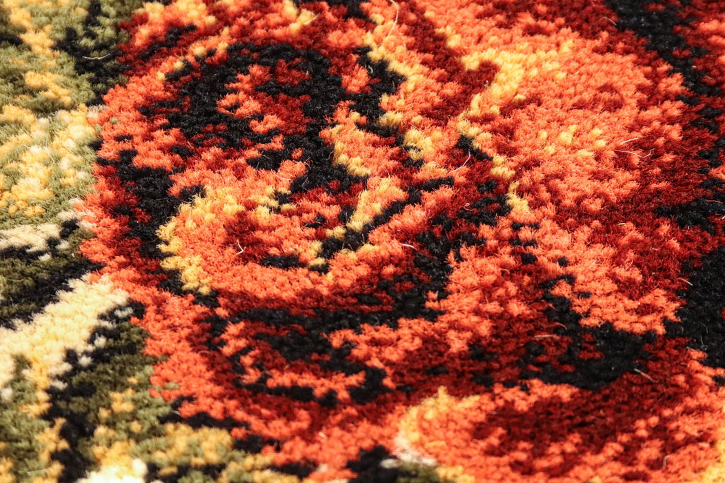 Spate si finisaj covor clasic floral bej crem, realizat pentru durabilitate