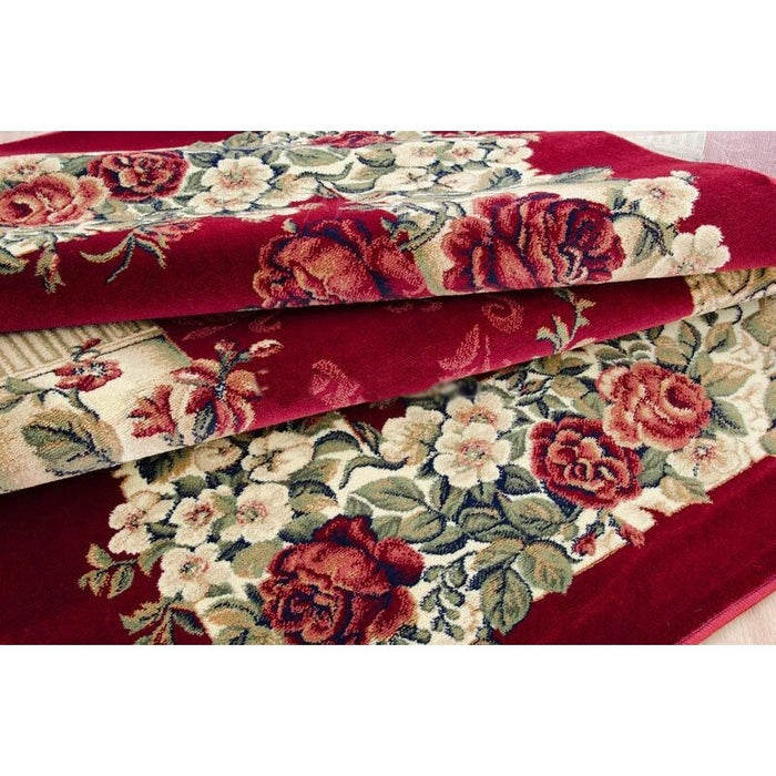 Detaliu covor clasic floral grena cu motive florale bine definite