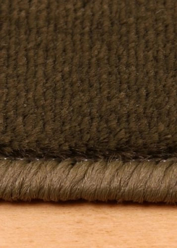 Textura si margine covor clasic floral verde cu finisaj atent